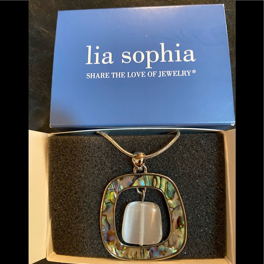Lia Sophia necklace w/ pendant